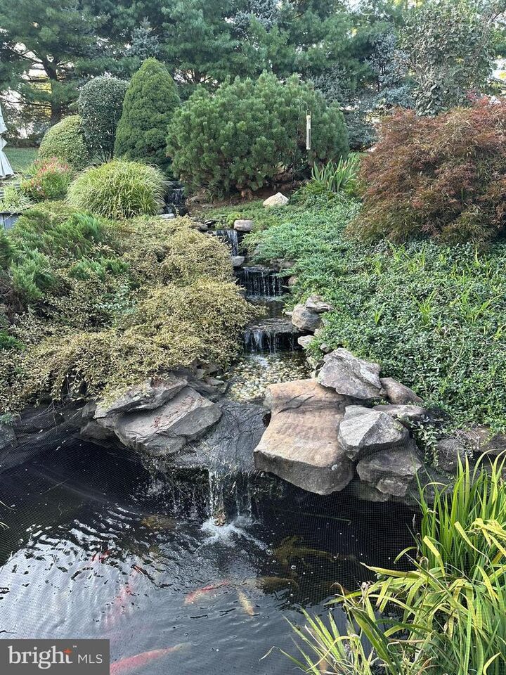 Property Photo:  87 Bartlett Circle  PA 17078 