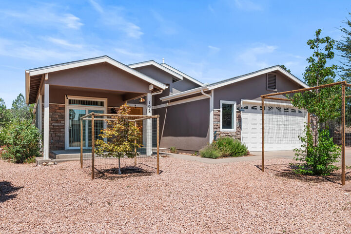 Property Photo:  102 S Whiting Drive  AZ 85541 