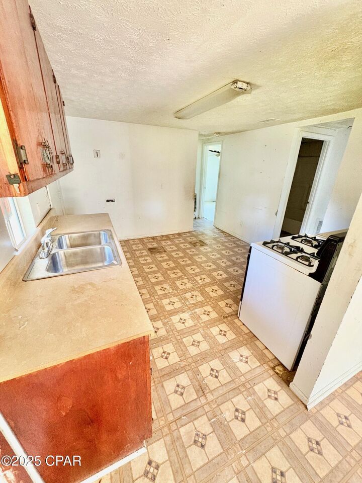 Property Photo: 1415 Fountain Avenue FL 32401