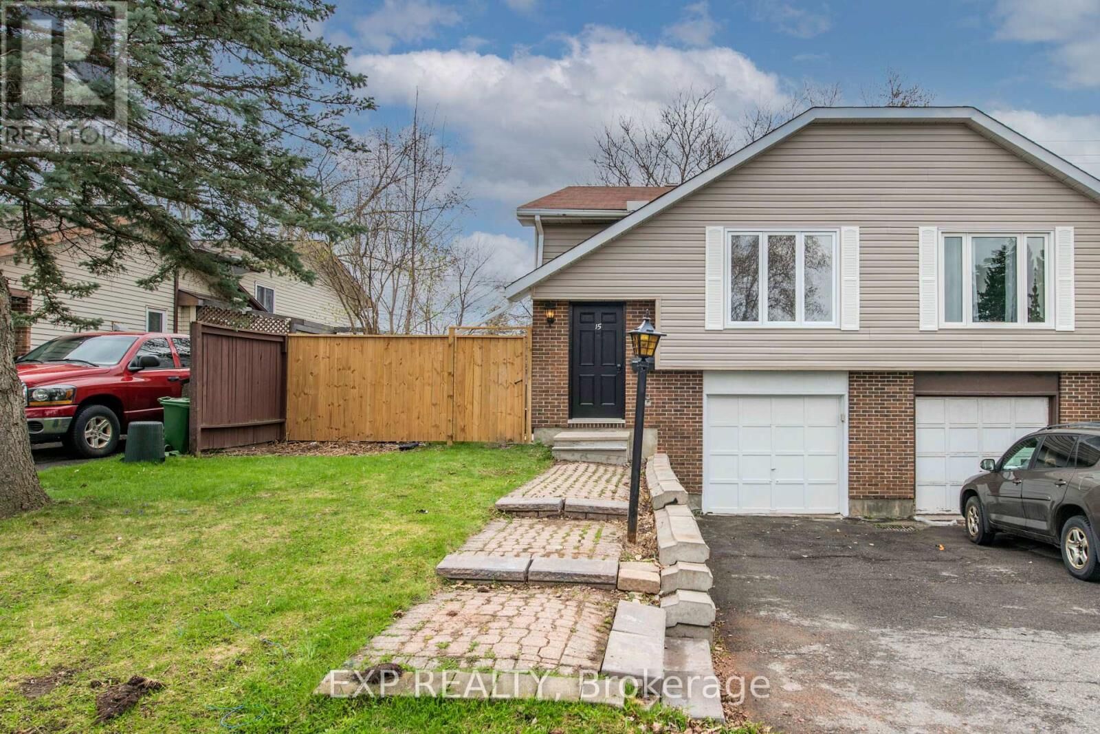 Property Photo: 15 Kadeer Way ON K2J 1J6