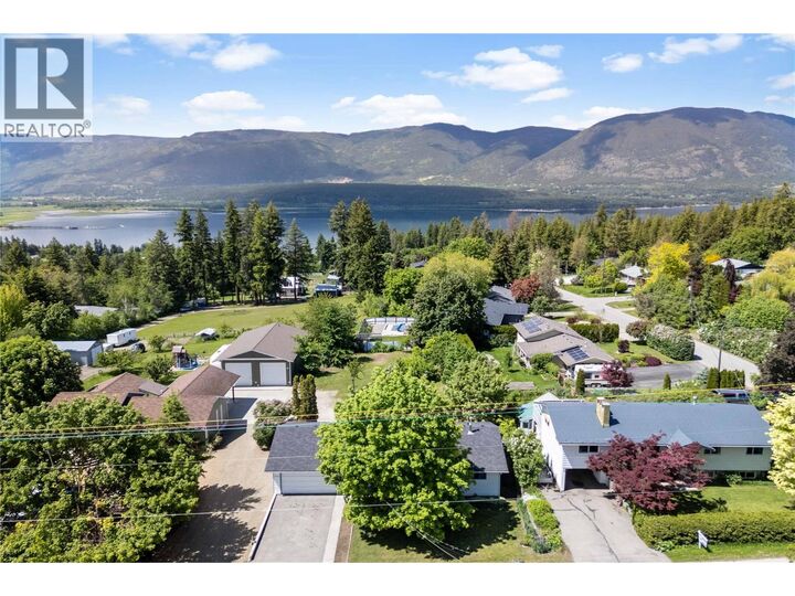 Photo de la propriété:  2941 30 Street Northeast  BC V1E 3G7 