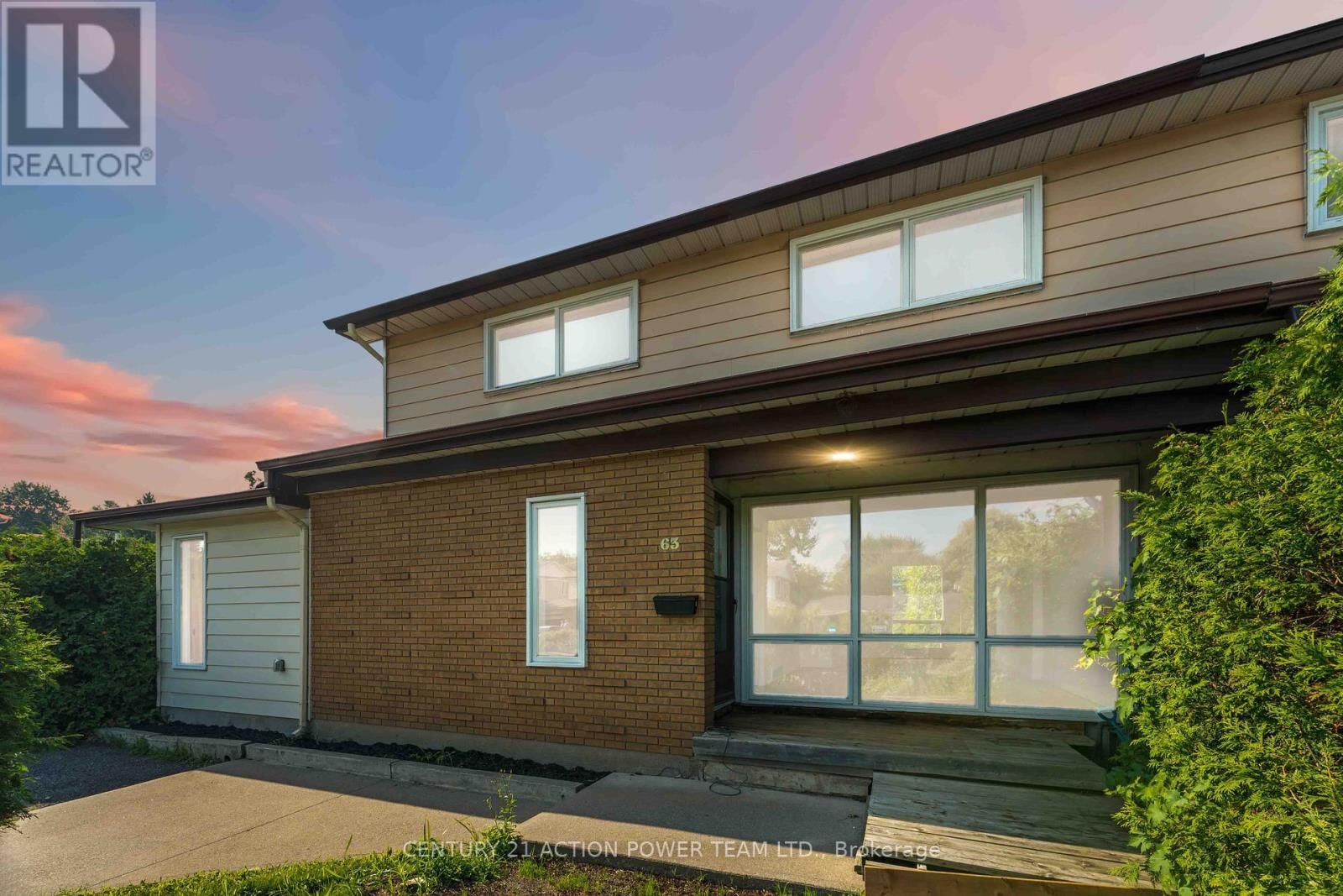 Property Photo: 63 Chesterton Drive ON K2E 5T4