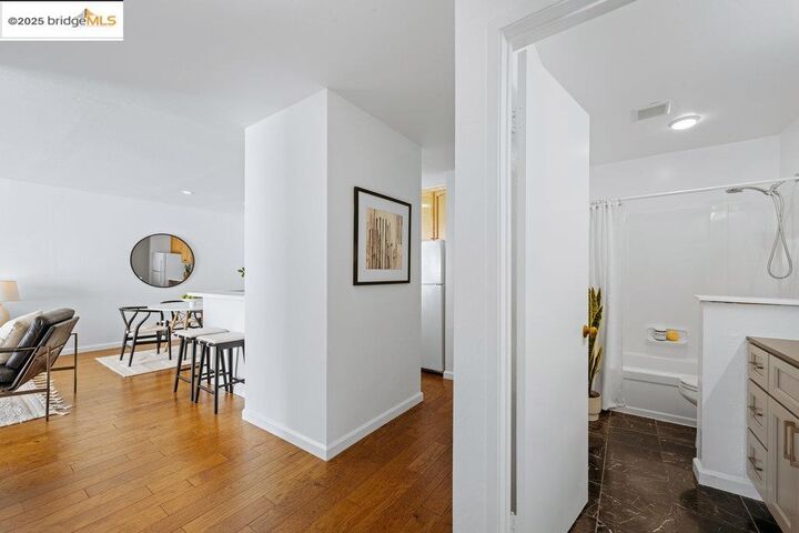 Property Photo: 250 Whitmore St 205 CA 94611