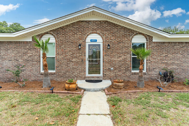 Property Photo: 601 Mountain Drive FL 32541