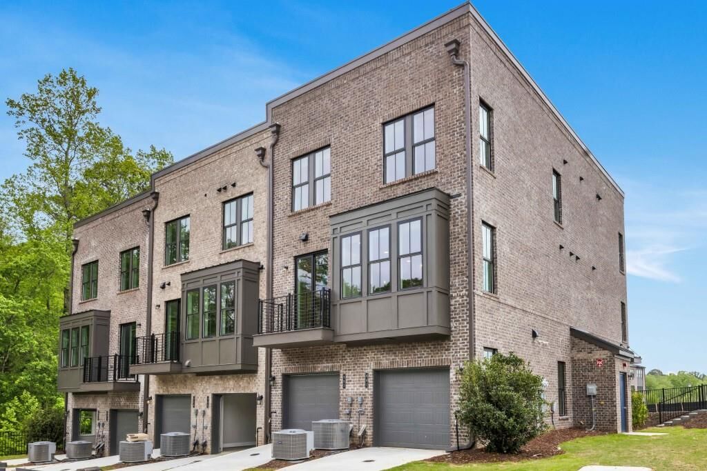 Property Photo:  923 Echo Park Drive  GA 30024 