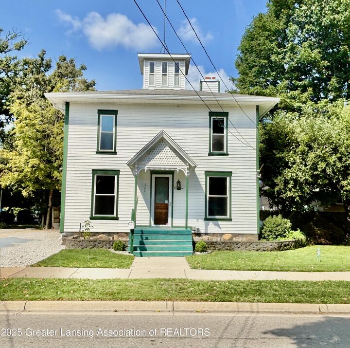 Property Photo: 308 S Sheldon Street MI 48813