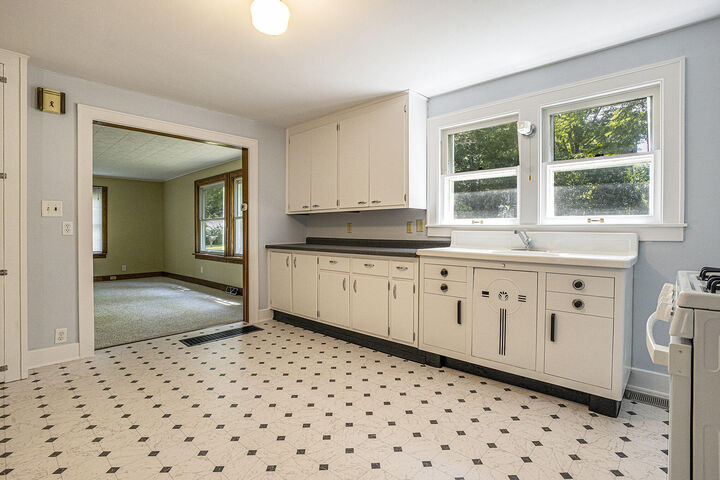 Property Photo: 1539 Weller Avenue IN 46350