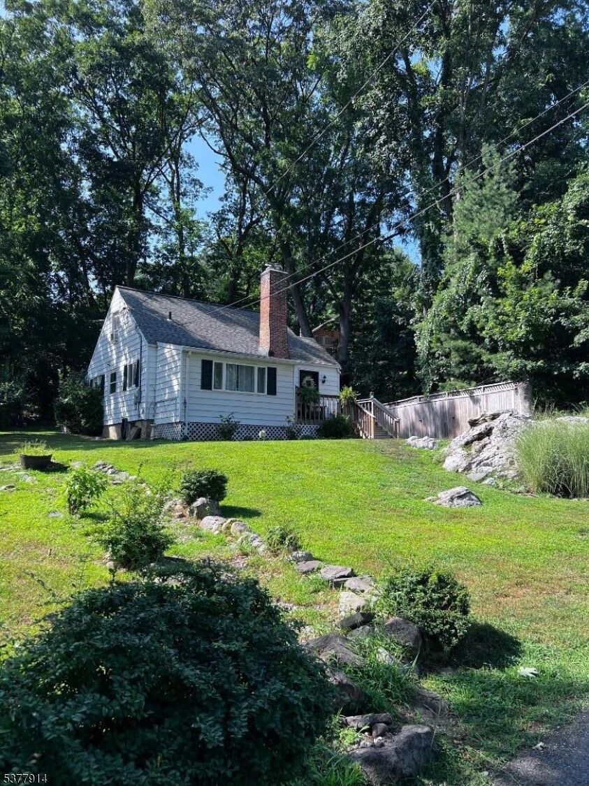 Property Photo:  8 Alder Drive  NJ 07871 