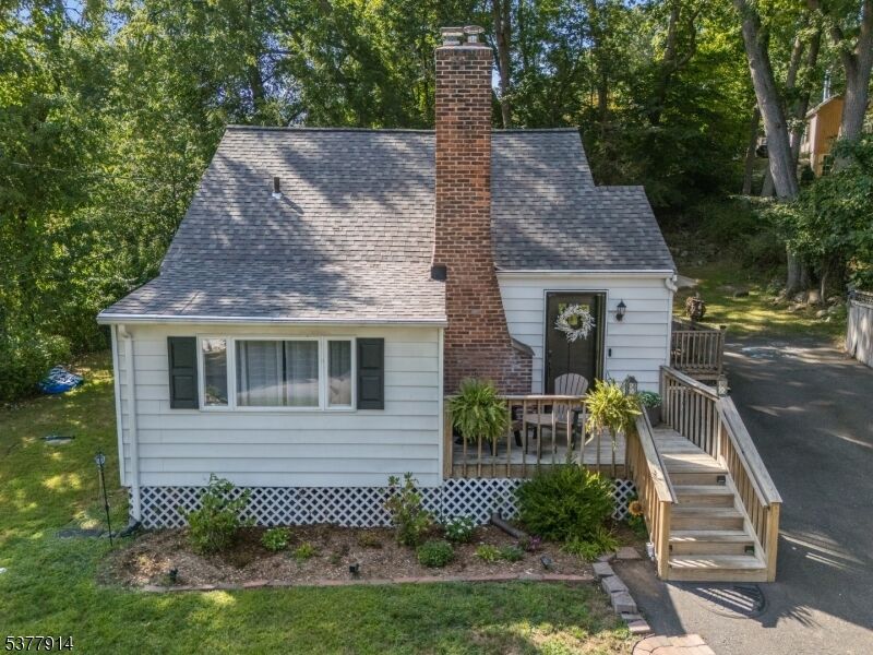 Property Photo:  8 Alder Drive  NJ 07871 