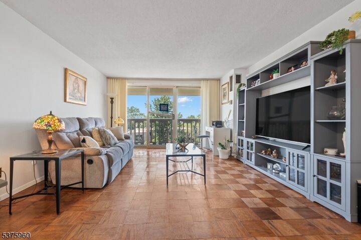 Property Photo:  555 North Ave 6K  NJ 07024 