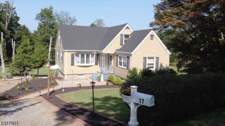 17 Village Glen Rd  Raritan Twp. NJ 08822 photo