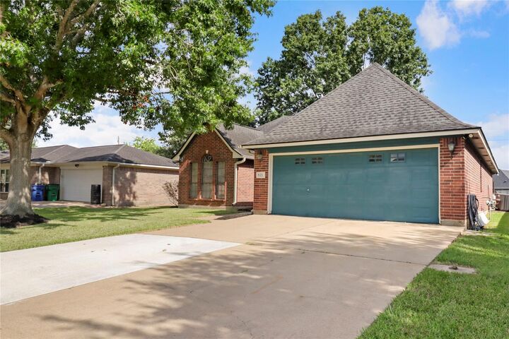 Property Photo: 821 Manor Drive TX 77515
