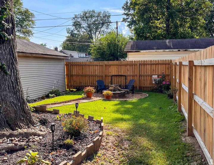 Property Photo: 759 Villa Drive IN 47714