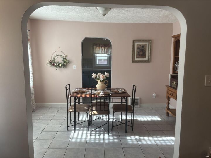 Property Photo: 1723 E Illinois Street IN 47711