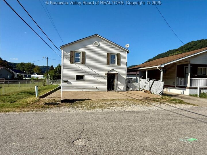 Property Photo: 207 Marshall Avenue WV 25306
