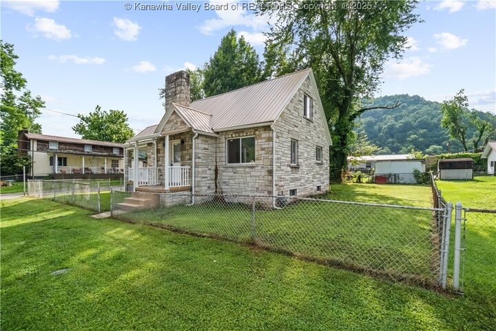 Property Photo: 5121 Elaine Drive WV 25306