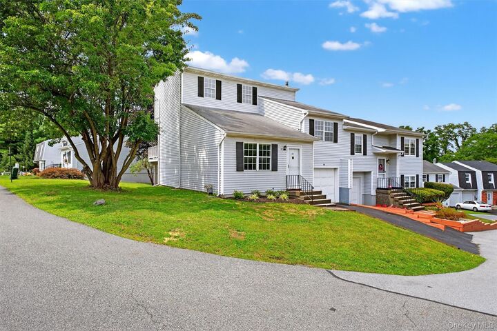 Property Photo:  20 Aspen Court  NY 12524 