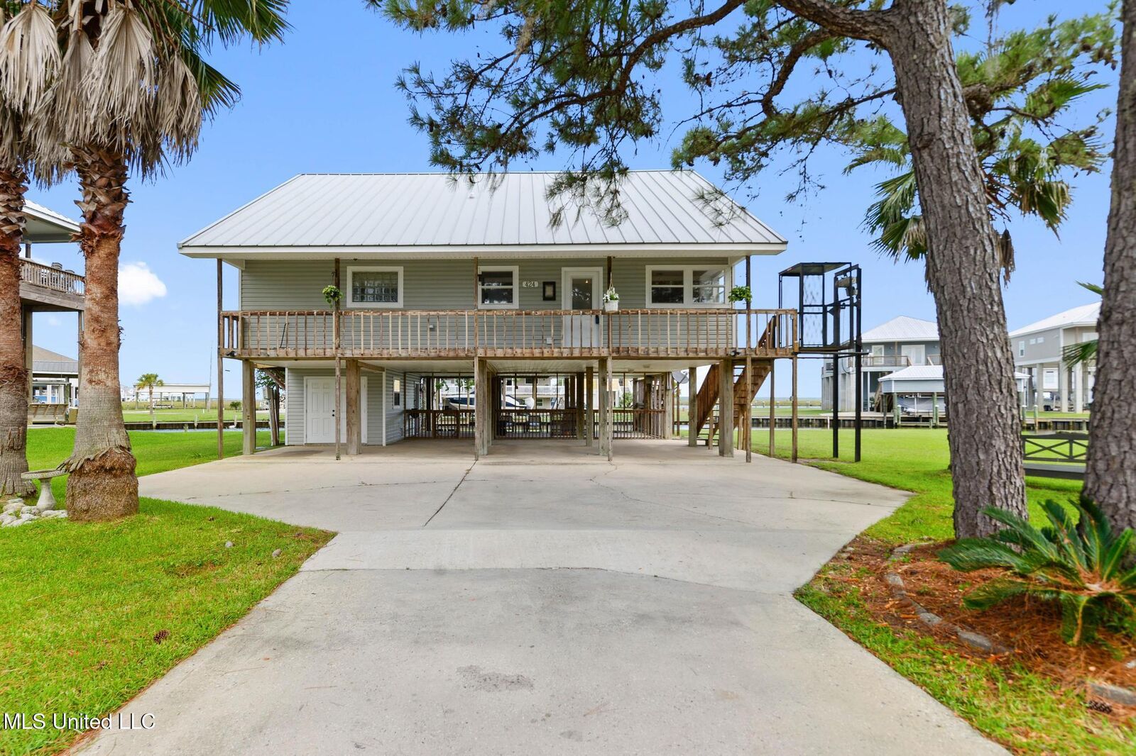 Property Photo:  424 Riverview Drive  MS 39520 