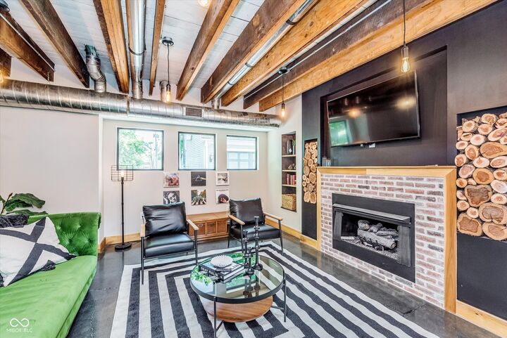 Property Photo: 517 E 14th Street IN 46202