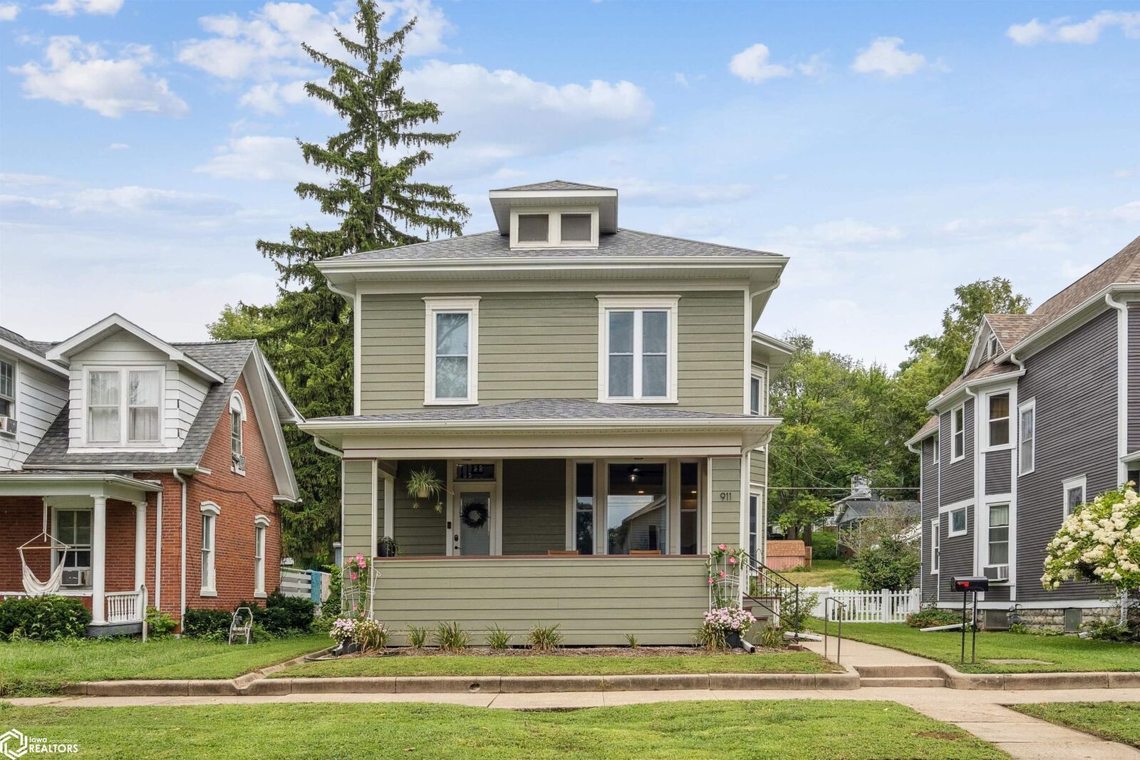 Property Photo: 911 Avenue D IA 52627