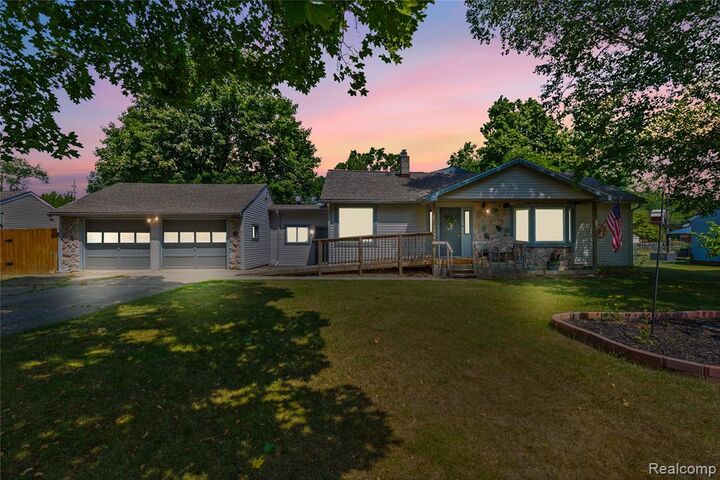 4440 Oakvista Avenue  Clarkston MI 48346 3815 photo