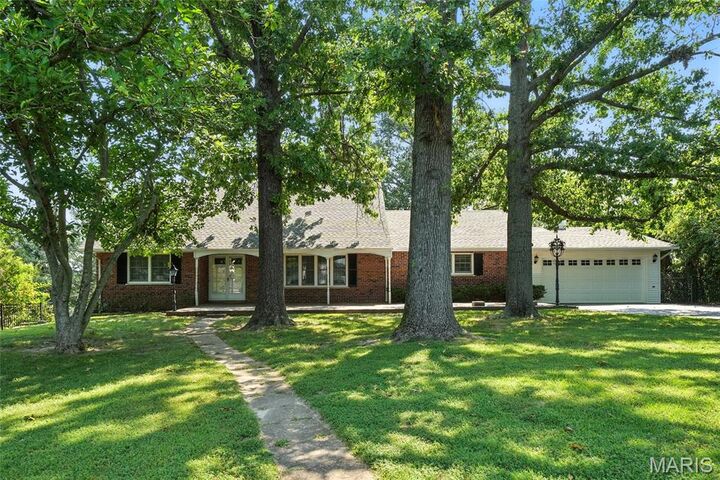 6890 Christopher Drive  St Louis MO 63129 photo