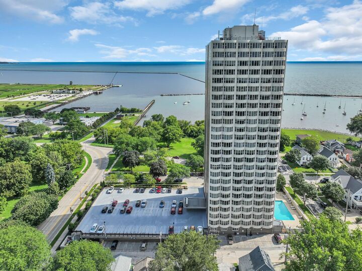 Property Photo: 2525 S Shore Dr 24B WI 53207