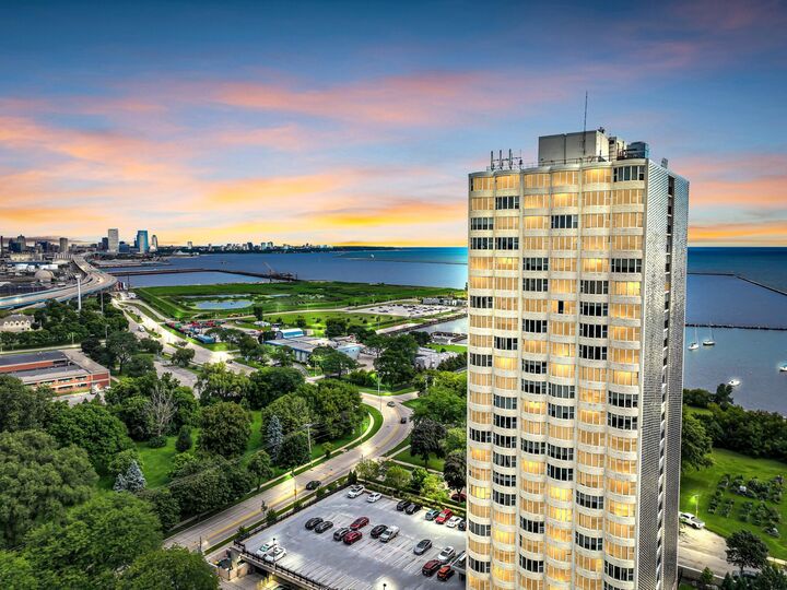 Property Photo: 2525 S Shore Dr 24B WI 53207