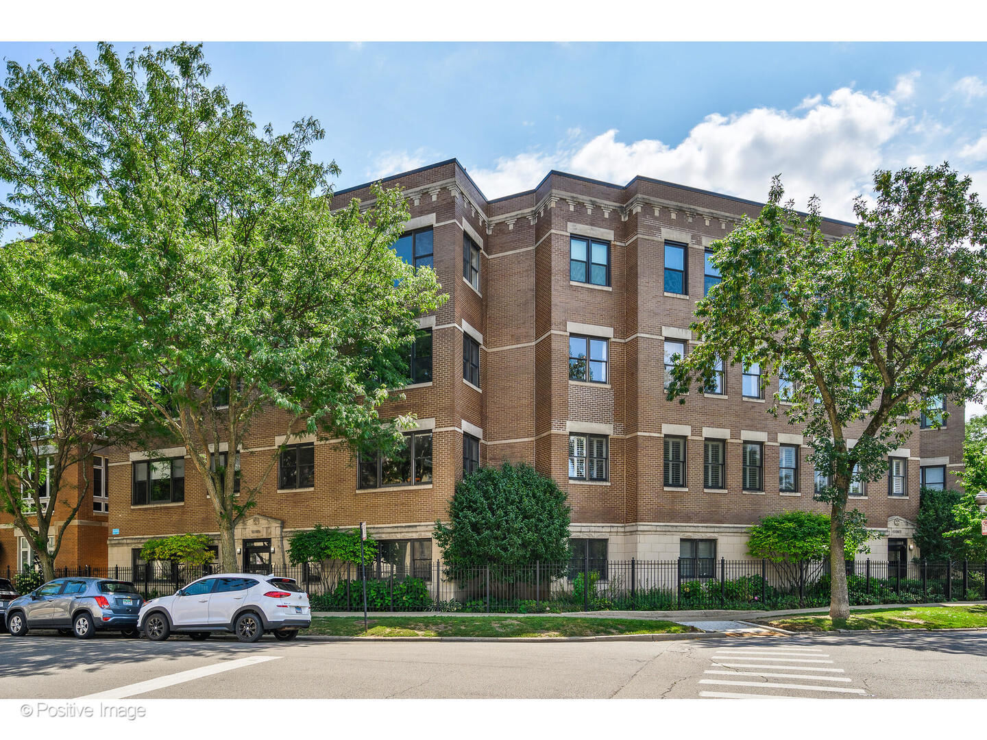 Property Photo:  1025 W Buena Avenue 4E  IL 60613 
