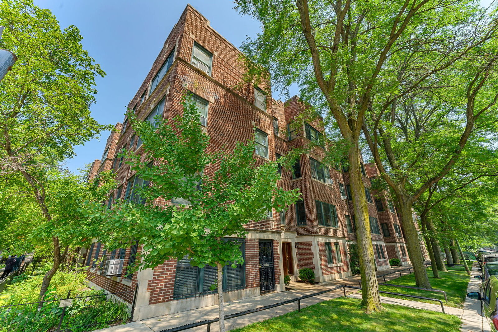 Property Photo: 1300 E 56th Street G IL 60637