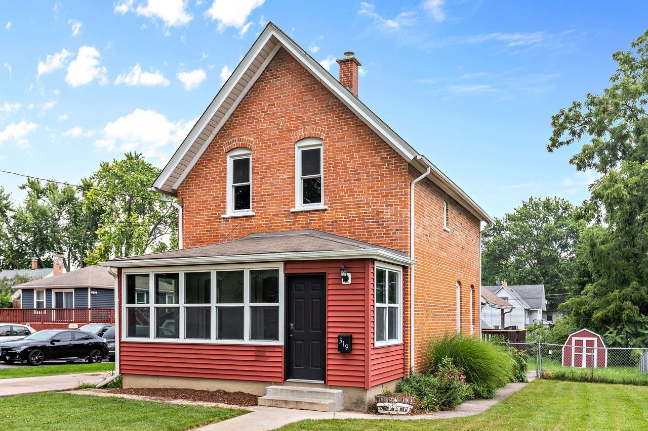 Property Photo: 319 Wabash Street IL 60123