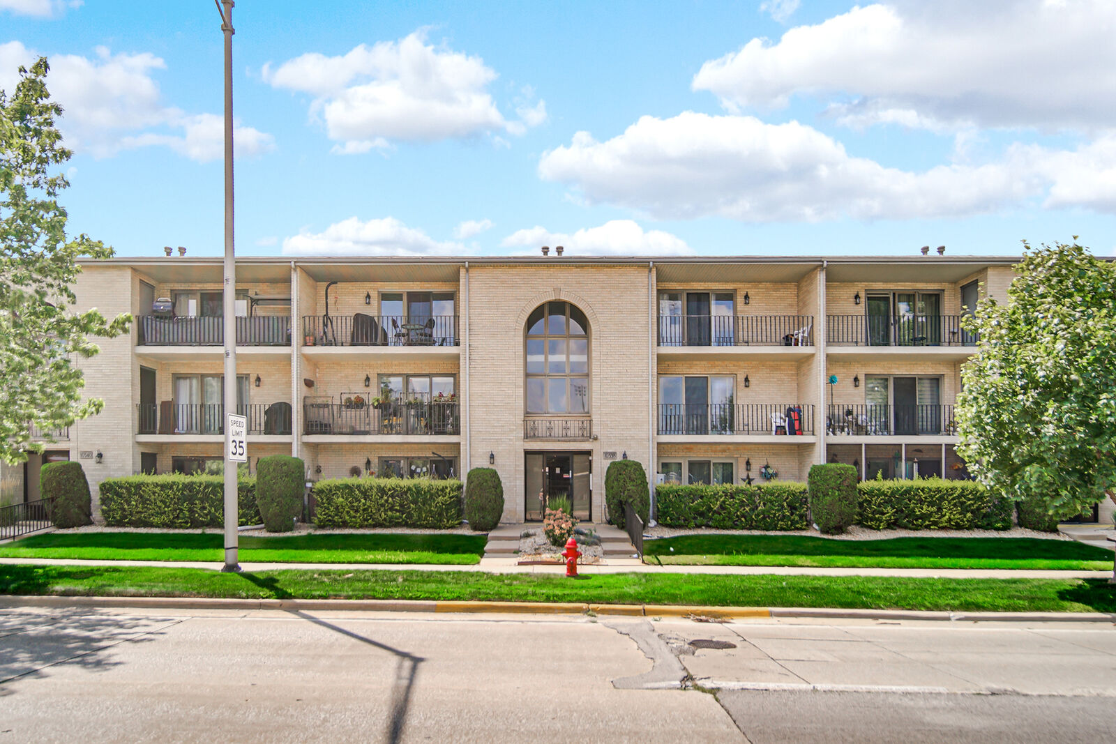 Property Photo: 10538 S Central Avenue 3S IL 60415