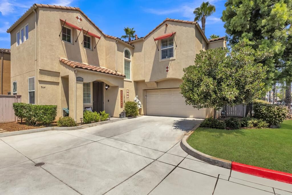 Property Photo:  964 Teatro Cir  CA 92021 