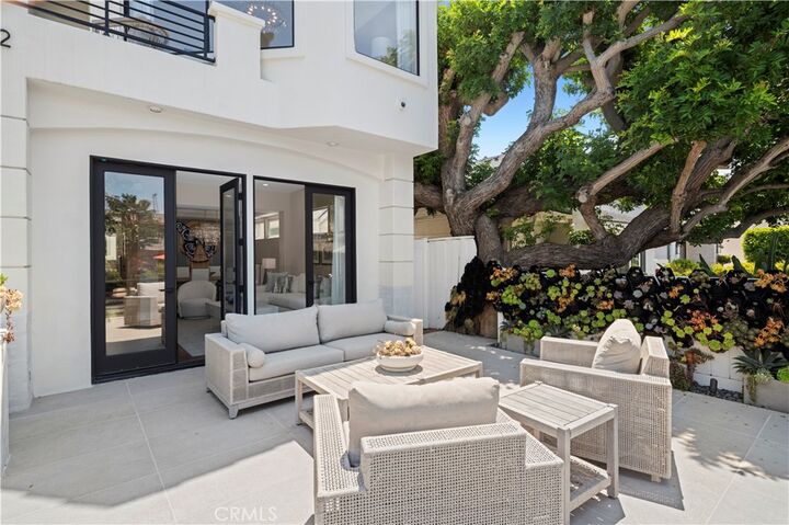 Property Photo: 412 Poinsettia Avenue CA 92625