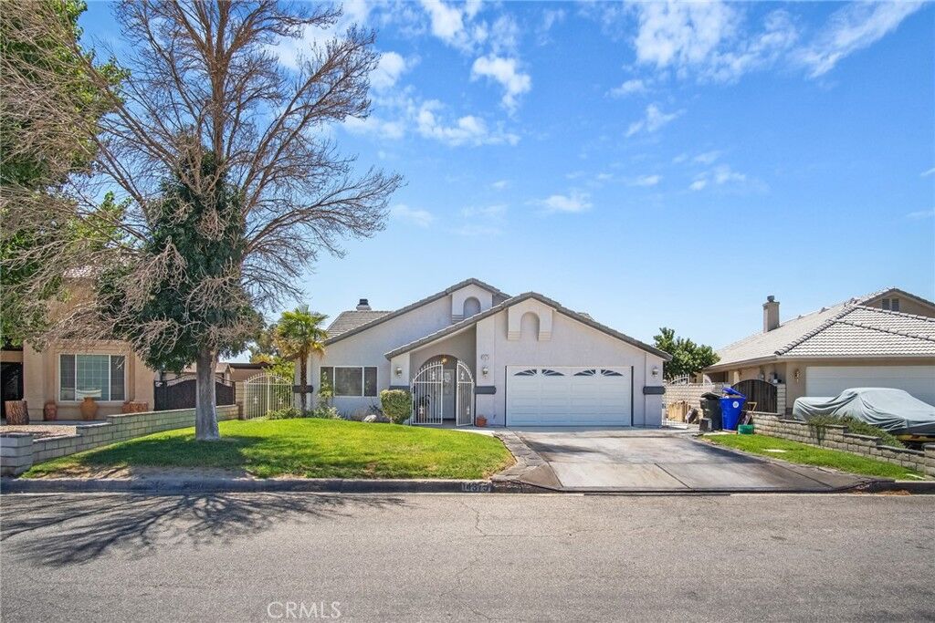 Property Photo:  14375 Jamaica Ln  CA 92342 
