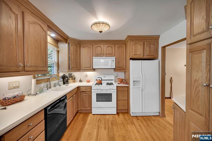 Property Photo:  145 Mountain Circle  NJ 07480 