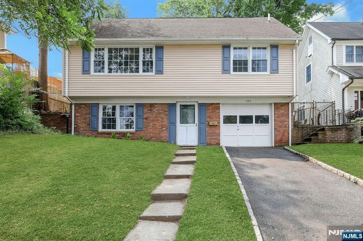 166 Pleasant Avenue  Bergenfield NJ 07621 photo