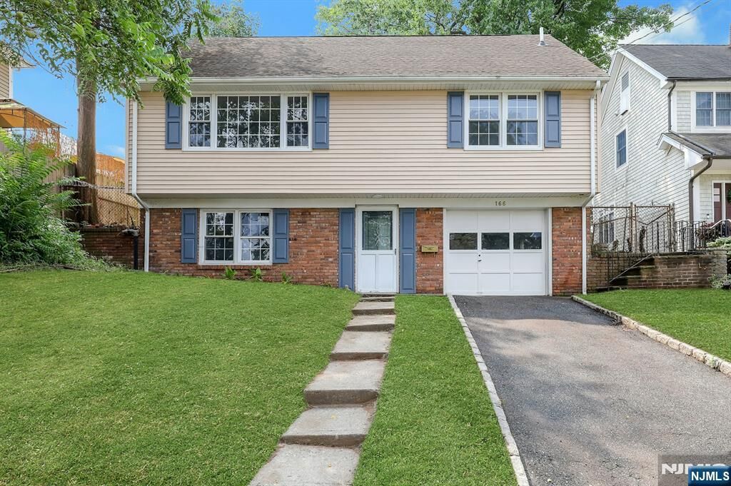 Property Photo:  166 Pleasant Avenue  NJ 07621 