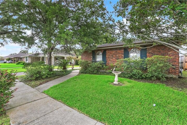 Property Photo:  2112 Veronica Drive  LA 70043 