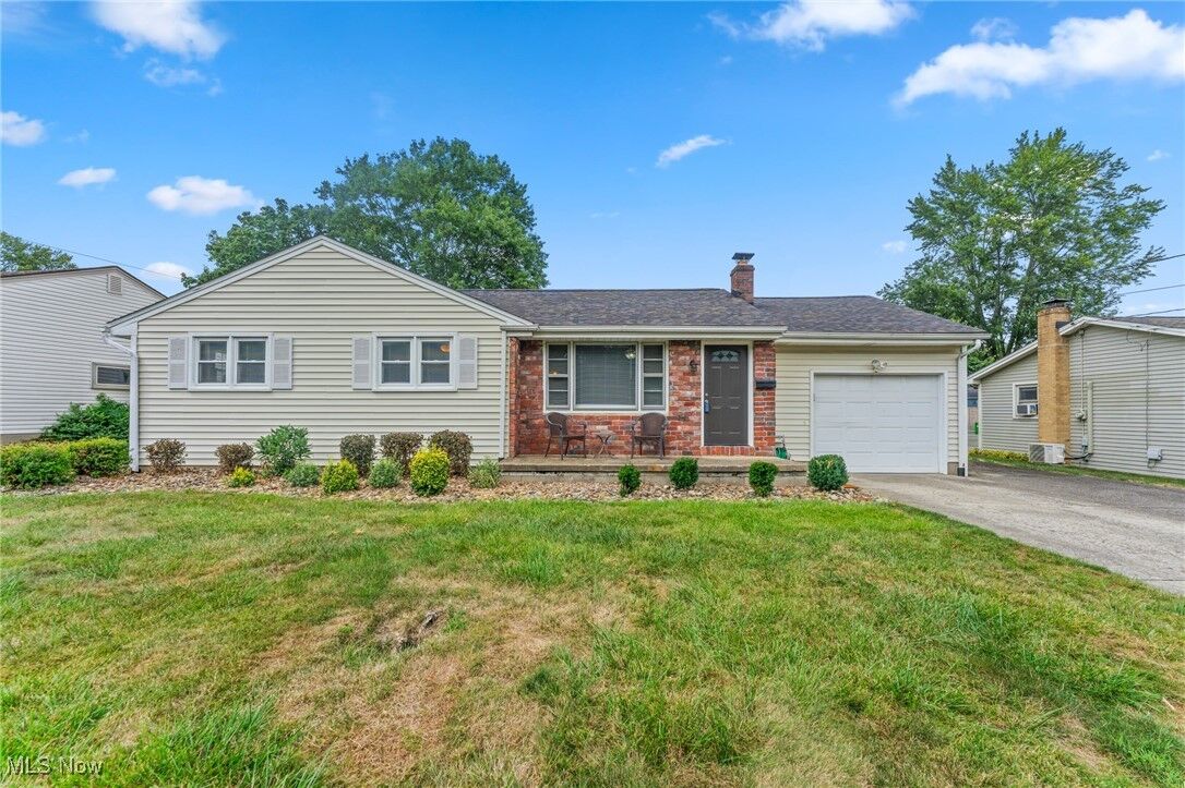 Property Photo: 834 Edenridge Drive OH 44512