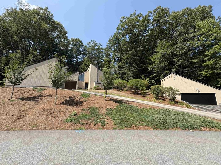 Property Photo:  17 Dunbarton Drive  NH 03063 