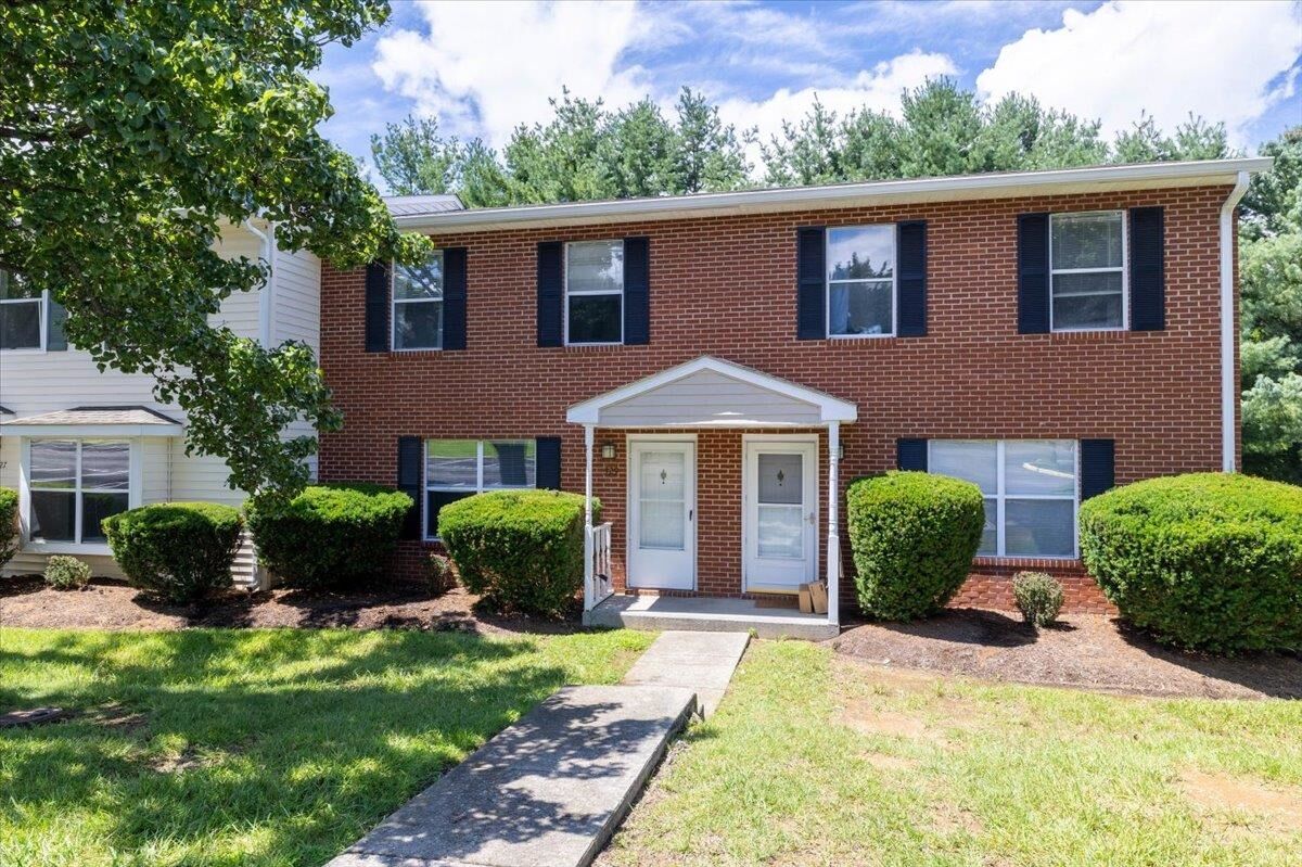 Property Photo:  329 Pheasant Run Court  VA 24060 
