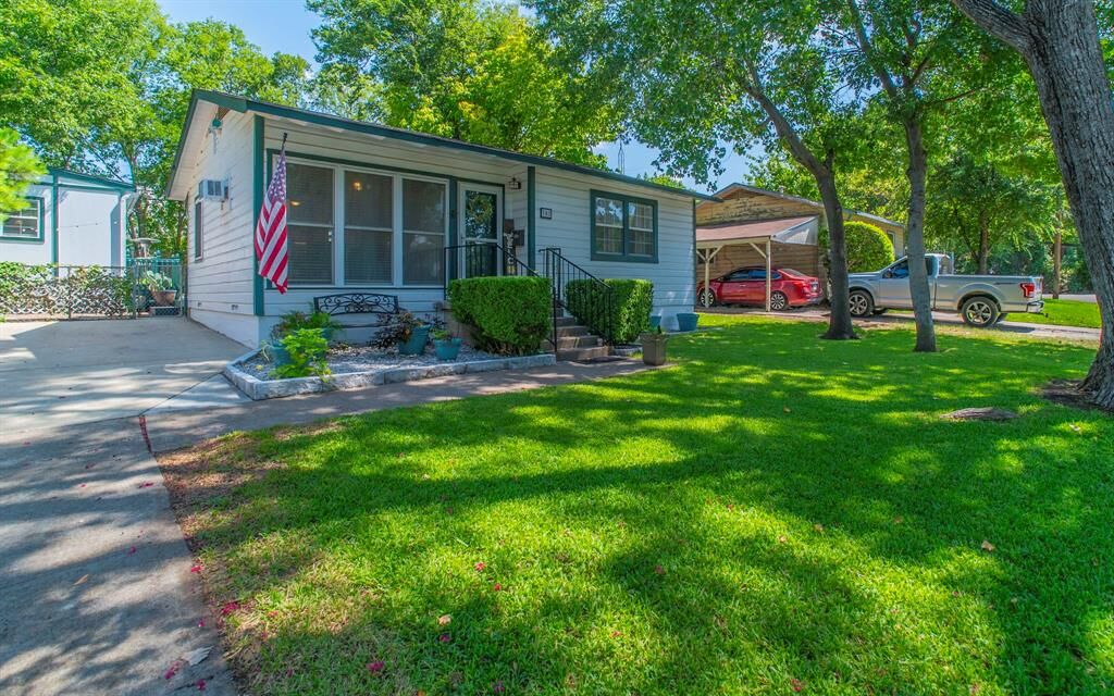 Photo de la propriété:  307 Blossom Drive  TX 75137 