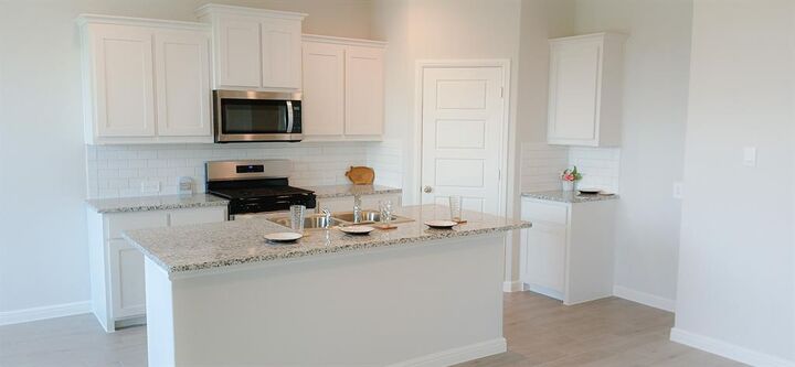 Property Photo: 317 Logan Street TX 76059
