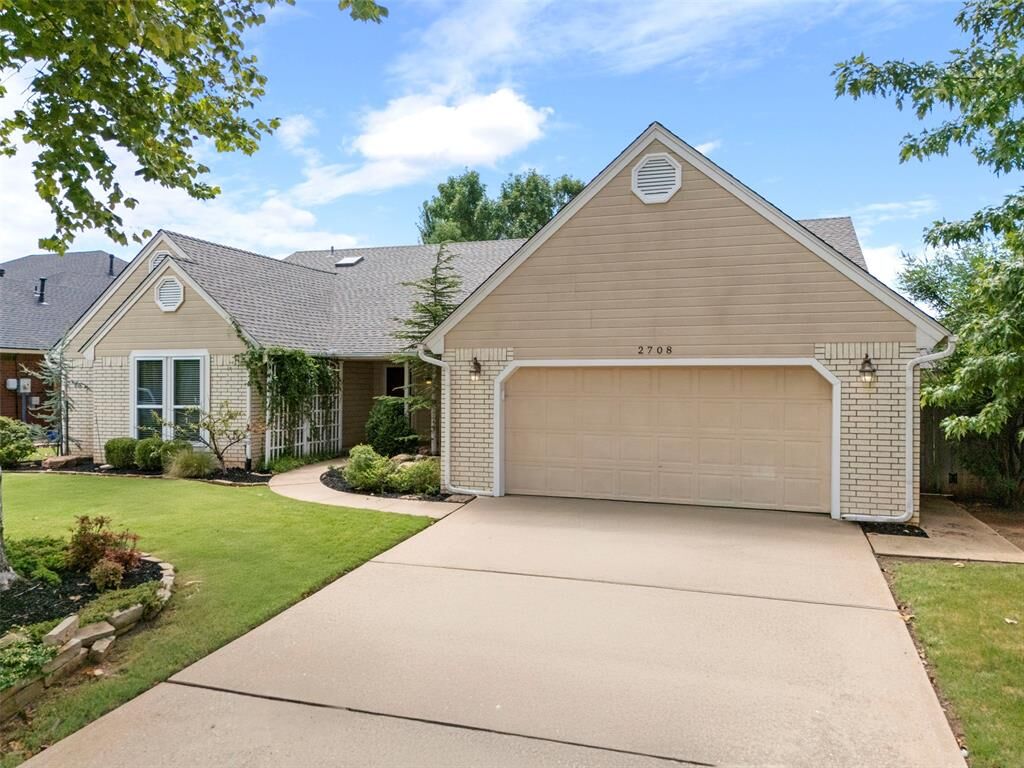 Property Photo:  2708 Blue Quail Pass  OK 73013 