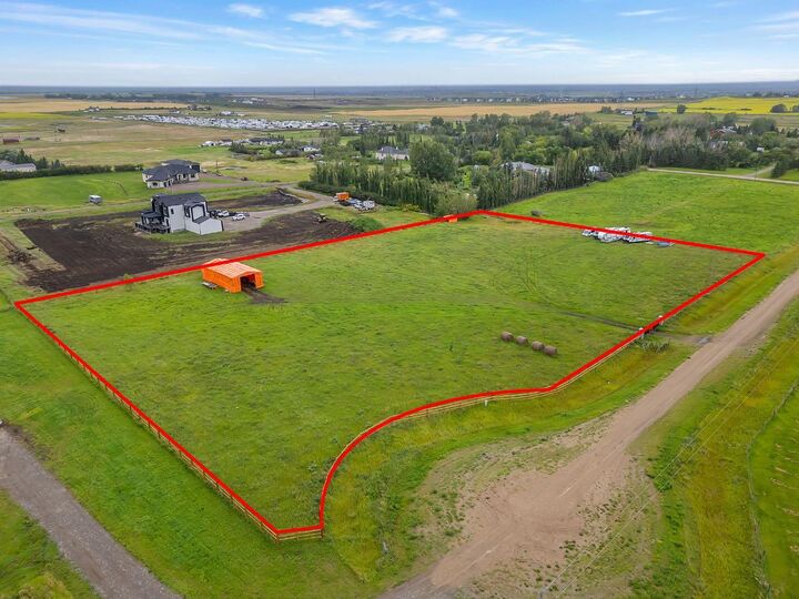 Property Photo: 8 Prairie View Place AB T1X 0G8