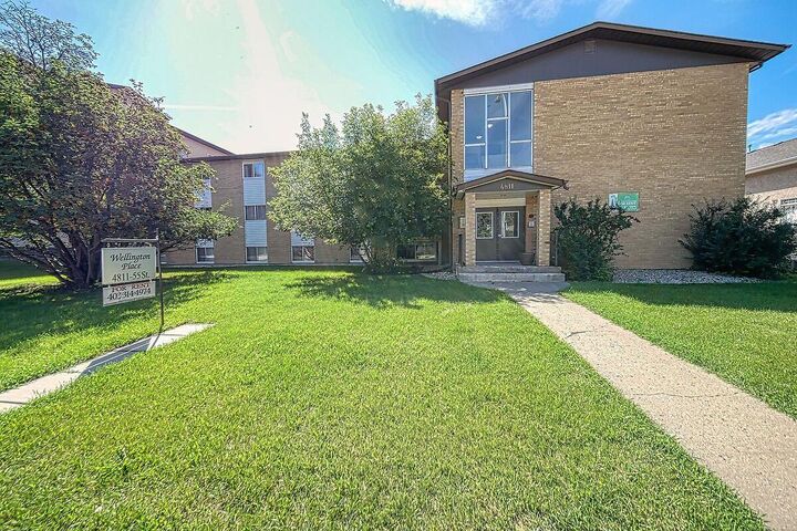 Property Photo: 4811 55 Street 207 AB T4N 2J2