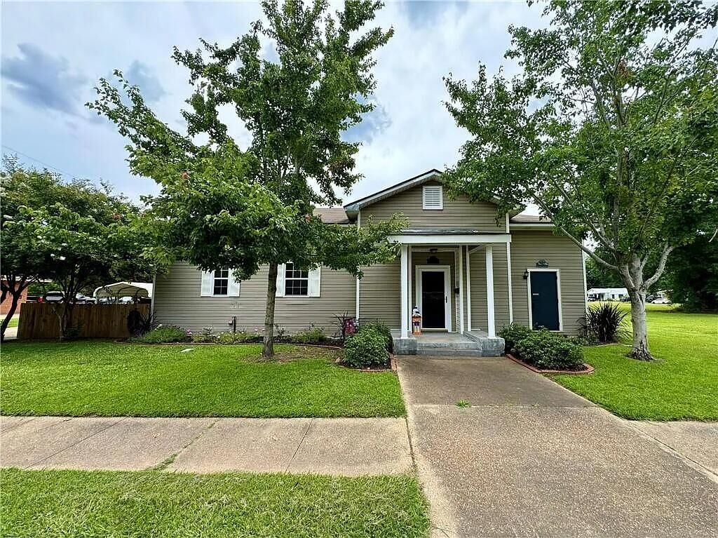 Property Photo:  627 E 5th St.  LA 71457 