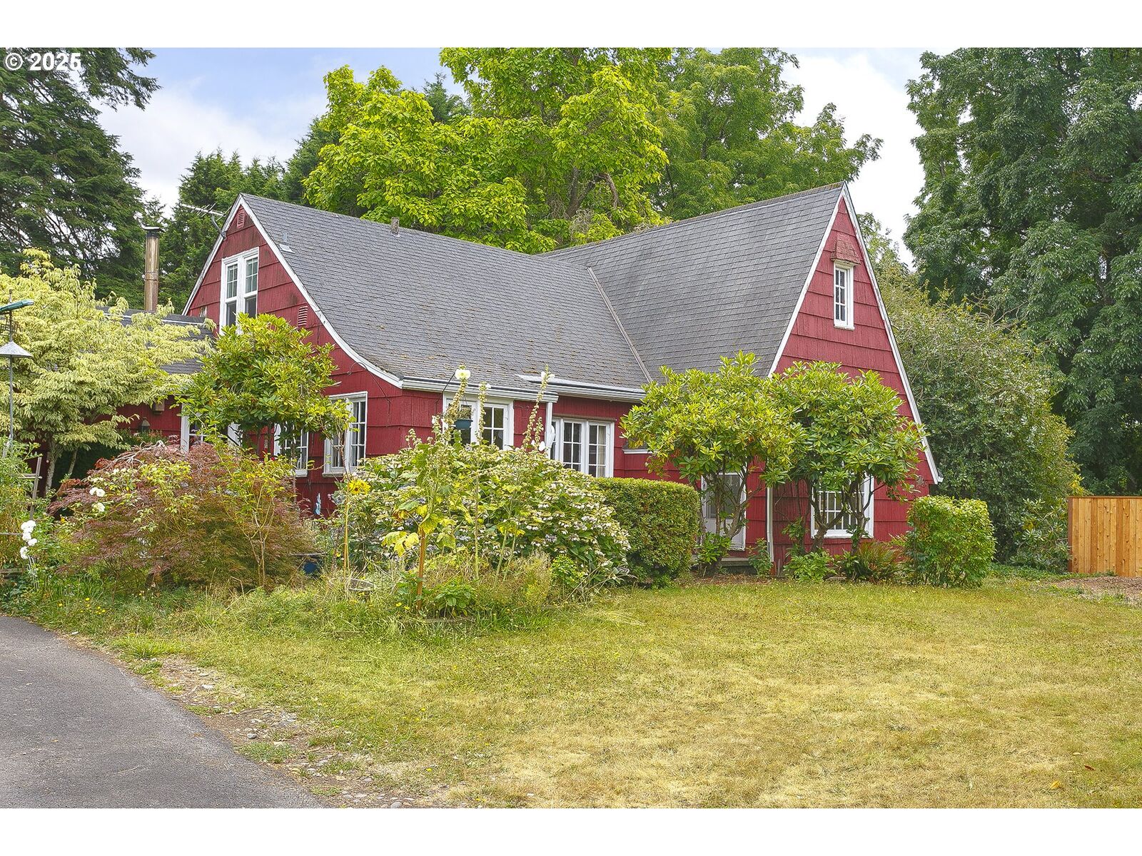 Property Photo:  3300 SW Ridgewood Ave  OR 97225 