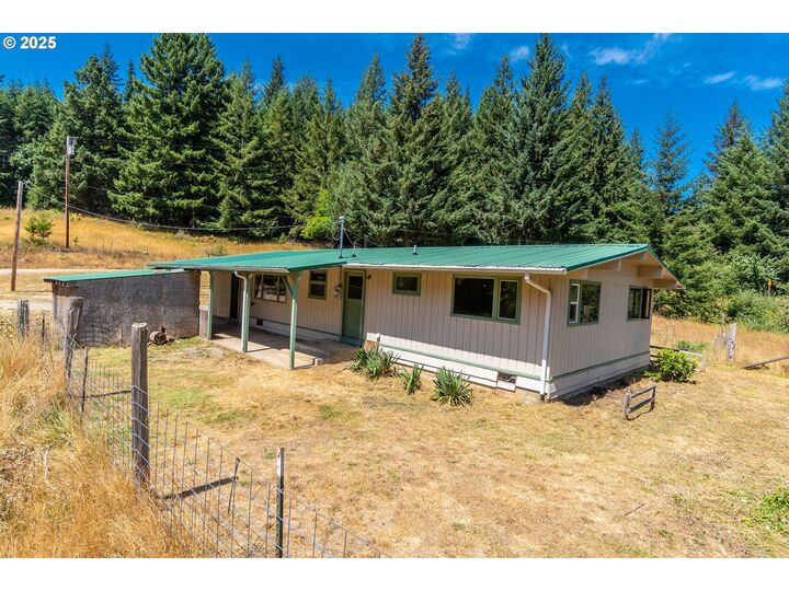 Property Photo: 92308 Ward Creek Ln OR 97458